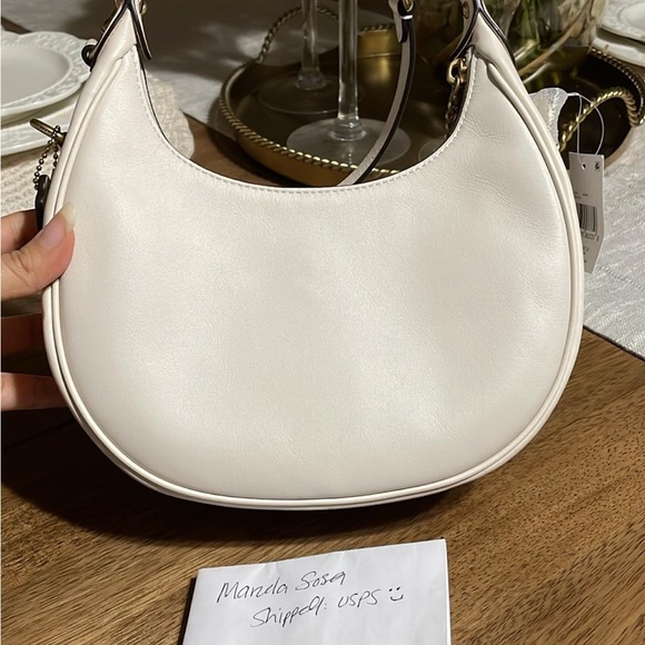 Coach Elegant Cream Leather Shoulder Bag - Picture 3 of 4